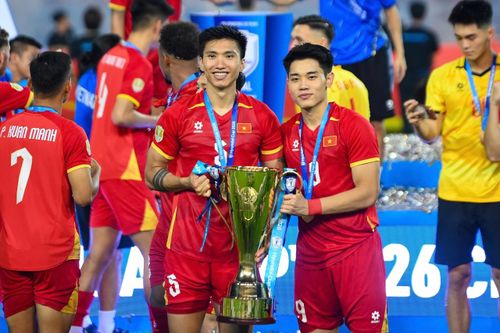 Nguyễn Đình Bắc có giải đấu thành công với cú đúp danh hiệu cá nhân gồm Cầu thủ hay nhất và Vua phá lưới.