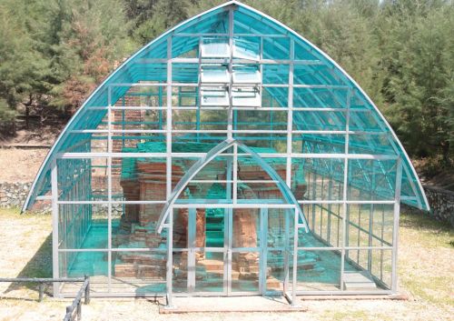 Tháp Chăm Phú Diên được bảo quản trong nhà kính và đóng kín nhiều năm qua