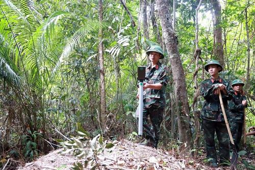 Lực lượng chức năng tổ chức tìm kiếm tại núi Hòn Chảo
