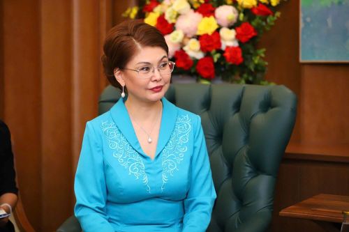 Phó Thủ tướng Chính phủ, Bộ trưởng Bộ Văn hóa và Thông tin Kazakhstan Aida Balayeva