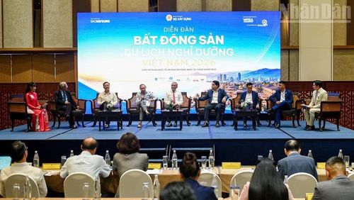 Phiên thảo luận với chủ đề “Giải pháp phát triển bất động sản du lịch nghỉ dưỡng Việt Nam trong kỷ nguyên mới”. (Ảnh: THANH TÂM)