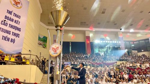 Ngọn lửa sẽ cháy trong suốt những ngày diễn ra Đại hội, tiếp thêm khí thế, cổ vũ các vận động viên thi đấu.(Ảnh: YẾN TRINH)