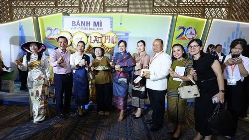 Đông đảo bạn bè quốc tế đến tham dự "Đêm Việt Nam". (Ảnh: Ban tổ chức)