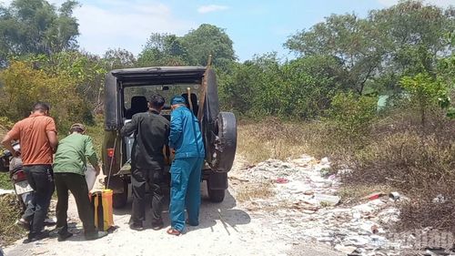 Khoảng 150 người thuộc lực lượng kiểm lâm, công an, quân sự, cảnh sát phòng cháy, chữa cháy và cứu nạn, cứu hộ, chính quyền địa phương, đơn vị quản lý rừng cùng người dân được huy động dập lửa. Đến 13 giờ 15 phút, đám cháy được dập tắt. Diện tích cháy khoảng 0,31ha. Lực lượng chức năng tiếp tục làm nguội, đề phòng lửa bùng phát trở lại. Thiệt hại về rừng đang được kiểm tra, thống kê. (Ảnh: Phường An Cựu)