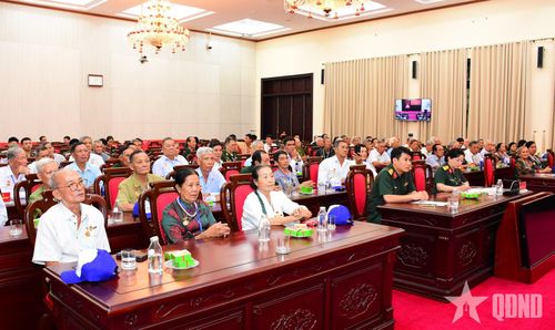 Các đại biểu dự buổi gặp mặt.  