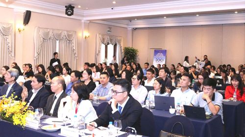 Hơn 200 đại biểu, chuyên gia, luật sư và đại diện doanh nghiệp tham dự hội nghị về chuyển đổi số trong giao dịch logistics tại TPHCM. Ảnh: HOÀNG HÙNG