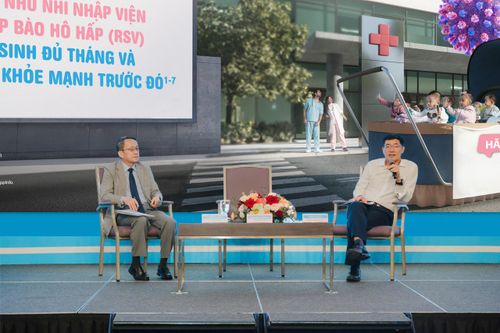  Các chuyên gia chia sẻ tại hội thảo 
