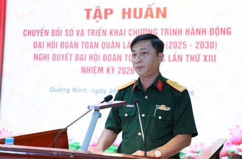 Đại tá Nguyễn Quang Huy - Trưởng Ban Thanh niên Quân đội, phát biểu khai mạc tập huấn.