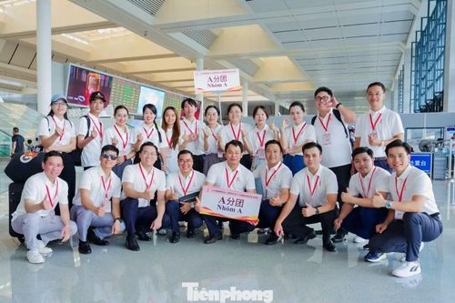 Điểm nhấn đặc biệt của hành trình là các hoạt động “Theo dấu chân Bác Hồ”.