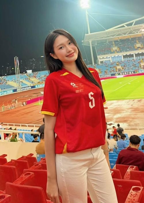 Doãn Hải My chia sẻ hình ảnh trên khán đài trận bán kết giữa Việt Nam - Malaysia trong ASEAN Cup 2026.