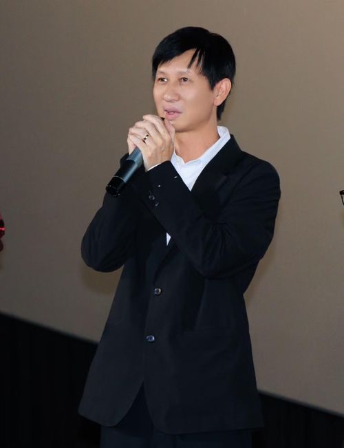 Johnny Trí Nguyễn và đạo diễn Nguyễn Phan Quang Bình (phải) kể áp lực khi thực hiện dự án.