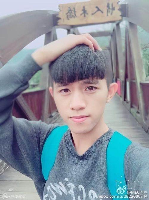 Từ Kiệt ở thời điểm thi Super Idol (ảnh trên) và khi trưởng thành.
