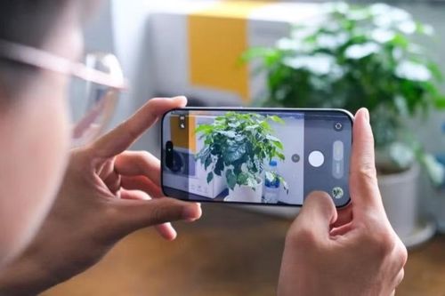 Hệ thống camera kép với góc siêu rộng.