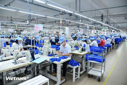 Lãi suất cao se tạo áp lực lên các doanh nghiệp. (Ảnh: Vietnam+)