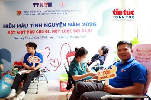 Đông đảo cán bộ, đoàn viên, thanh niên, viên chức và người lao động tại Trung tâm Thông tin TTXVN khu vực phía Nam, Công ty ITAXA cùng các đơn vị liên kết tham gia hiến máu.
