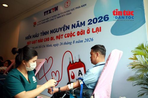 Anh Đặng Thanh Quang tham gia hiến máu.