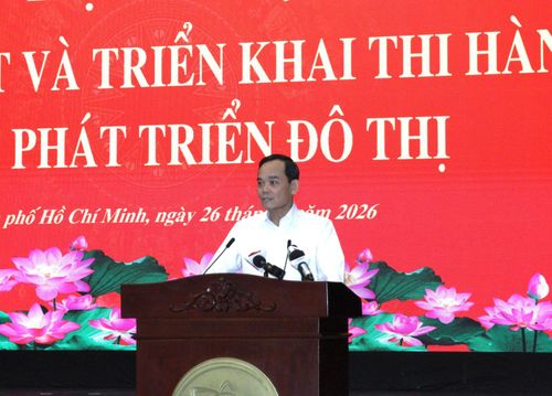 Bí thư Thành ủy TP Hồ Chí Minh Trần Lưu Quang phát biểu tại hội nghị.