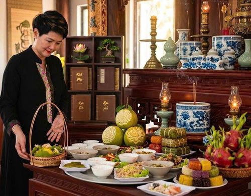 Chuyên gia ẩm thực phố cổ Hà Nội, chị Trương Thị Lê Nhung, chủ thương hiệu Madam Nhung chia sẻ về mâm cỗ thắp hương Rằm tháng Bảy.