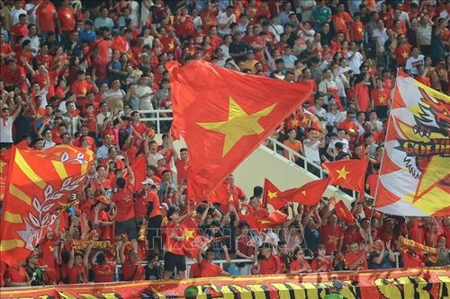 Niềm vui bùng nổ trên sân Mỹ Đình khi Đỗ Hoàng Hên ghi bàn quan trọng cân bằng tỷ số cho đội tuyển Việt Nam. Ảnh: Minh Quyết/TTXVN
