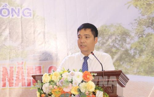 Phó Chủ tịch UBND xã Việt Hồng Đào Trọng Hai phát biểu khai mạc lễ hội. Ảnh: Tuấn Anh - TTXVN 