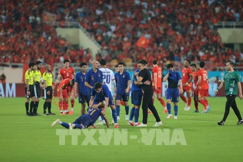 Dù đã vô cùng nỗ lực nhưng các tuyển thủ Thái Lan đã không thể làm nên cuộc "lội ngược dòng" trên sân Mỹ Đình. Ảnh: Minh Quyết - TTXVN 