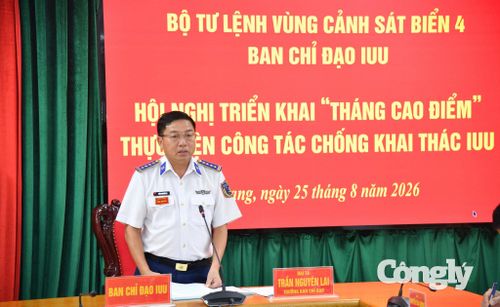 Đại tá Trần Nguyên Lai - Phó Tư lệnh, Tham mưu trưởng, Trưởng ban chỉ đạo Bộ Tư lệnh Vùng Cảnh sát biển 4 về IUU phát biểu kết luận hội nghị