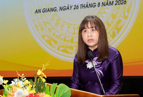 Cục trưởng Cục Văn hóa cơ sở, Gia đình và Thư viện Ninh Thị Thu Hương phát biểu phát động.