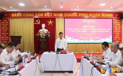 Trưởng ban Nội chính Thành ủy Võ Công Chánh, Phó Trưởng ban Thường trực Ban Chỉ đạo phòng chống tham nhũng, lãng phí, tiêu cực thành phố chủ trì Hội nghị sơ kết công tác nội chính Đảng 6 tháng đầu năm, triển khai nhiệm vụ 6 tháng cuối năm 2026. Ảnh: KHÁNH NGÂN