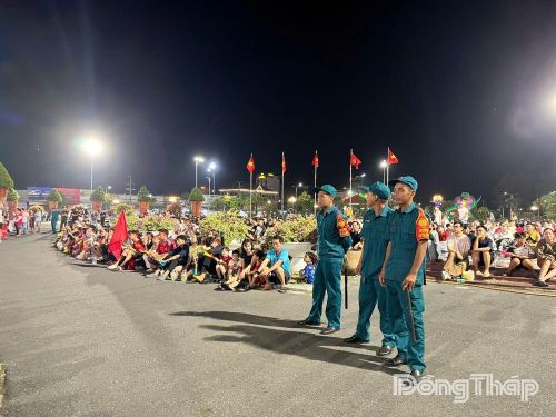Công tác bảo đảm an ninh, trật tự được triển khai tại các tuyến đường, khu vực tập trung đông đảo cổ động viên.