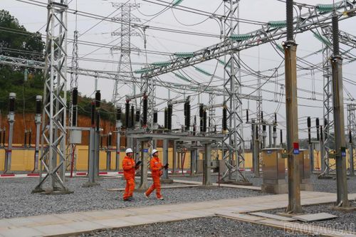 Ngành điện tăng cường kiểm tra lưới điện cao thế, hạn chế thấp nhất sự cố trên lưới.