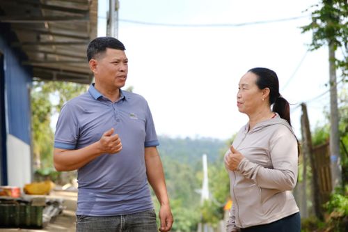 Người dân thôn Đoàn Kết trao đổi, đồng thuận cùng thực hiện các phần việc dân vận khéo tại khu dân cư