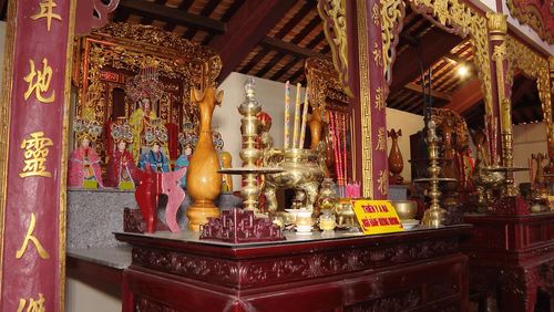 Khám thờ Thiên Y A Na trong chính điện Đình thần Long Hương. Ảnh Ngọc Bảo