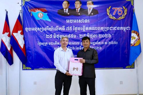 Quảng Trực thường xuyên tổ chức các chuyến công tác gặp gỡ, giao lưu và hỗ trợ với các địa phương biên giới Campuchia