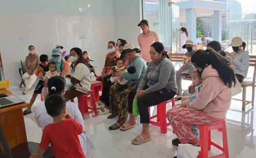 Sau sáp nhập, công tác khám, chữa bệnh và chăm sóc sức khỏe cho người dân vẫn được duy trì ổn định