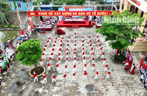 Đồng diễn tại Lễ khai mạc Đại hội TDTT xã Nam Ninh.