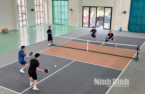 Thi đấu Pickleball tại Đại hội TDTT xã Bình Sơn.