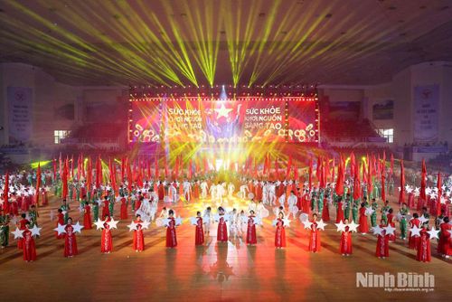 Một số hình ảnh Chương trình đồng diễn chào mừng Lễ khai mạc Đại hội TDTT tỉnh Ninh Bình lần thứ I với chủ đề “Ninh Bình hội tụ sức mạnh, vươn tầm tương lai”.