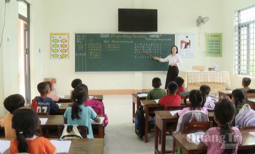 Tăng cường tiếng Việt giúp học sinh dân tộc thiểu số làm quen với trường lớp, thầy cô và nền nếp học tập trước khi vào lớp 1 - Ảnh: H.Đ