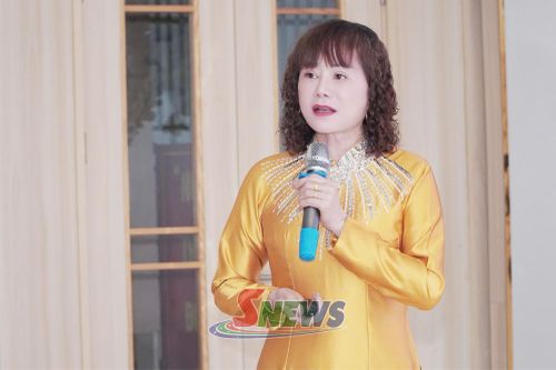 Cán bộ dự án báo cáo kết quả hoạt động của dự án.