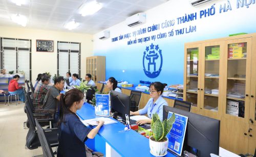 Khi thẩm quyền được phân định rõ hơn cho cấp xã, trách nhiệm của chính quyền cơ sở trước người dân cũng lớn hơn. (Ảnh: Điểm hỗ trợ dịch vụ công số tại xã Thư Lâm, Hà Nội).