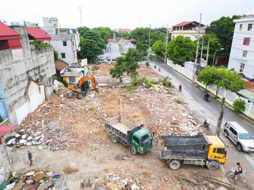 Nút thắt về mặt bằng đã được tháo gỡ, dự kiến cuối năm 2026 dự án đường trục trung tâm xã Yên Phong (tỉnh Bắc Ninh) sẽ hoàn thành.