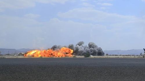 Houthi tấn công sân bay Sanaa tại Yemen. Ảnh: Xinhua