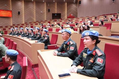 Các sĩ quan thuộc Tổ Công tác số 9 tại Lễ trao quyết định.
