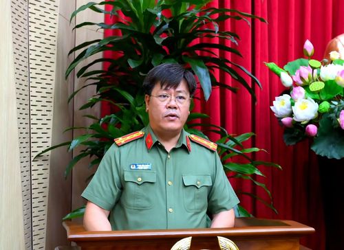Đại tá Phạm Văn Tuấn, Phó Cục trưởng Cục Hồ sơ nghiệp vụ phát biểu tại hội nghị.