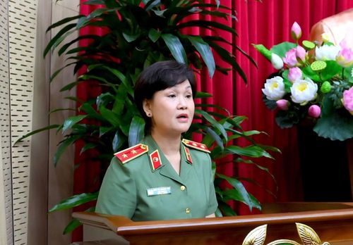 Trung tướng Ngô Thị Hoàng Yến, Cục trưởng Cục Hồ sơ nghiệp vụ phát biểu khai mạc hội nghị.