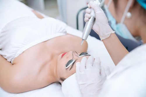 Một số dịch vụ chăm sóc và làm đẹp được triển khai tại bệnh viện. (Ảnh: BS)