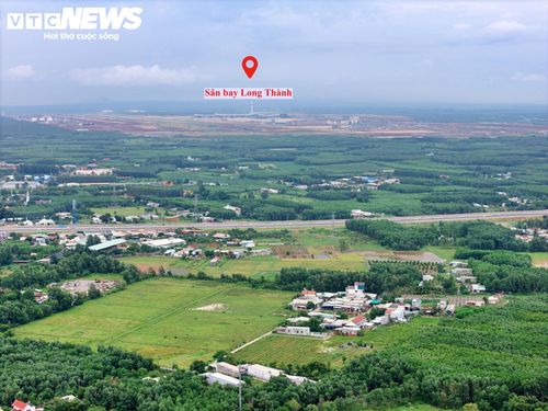Ga Long Thành (S19) được đặt tại khu vực nhà ga Sân bay Quốc tế Long Thành, tạo điểm kết nối trực tiếp giữa tuyến đường sắt với sân bay.