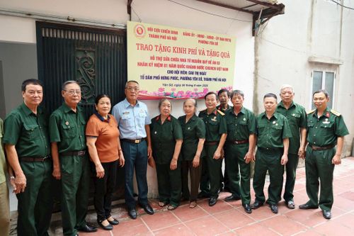 Bà Ngát chia sẻ, ngôi nhà được sửa chữa khang trang, an toàn là niềm vui, đồng thời là nguồn động viên lớn, giúp bà vơi bớt khó khăn, yên tâm hơn trong cuộc sống. Ảnh: Thái Phương