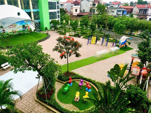 Khuôn viên Trường Mầm non Tân Lập được chỉnh trang xanh, sạch, đẹp. Ảnh: Đỗ Duẩn
