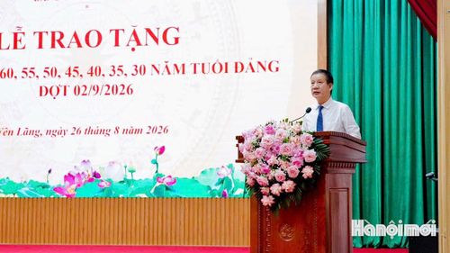 Bí thư Đảng ủy, Chủ tịch HĐND xã Yên Lãng Phạm Văn Minh phát biểu tại buổi lễ. Ảnh: Phạm Hùng